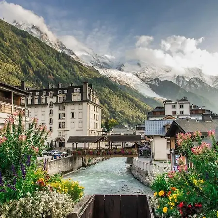 Vue Montblanc Magique En Centre-ville Avec Parking